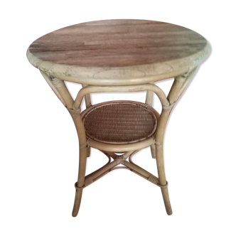 Round table in rattan