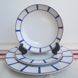 Set of 18 basque plates in blue and red porcelain