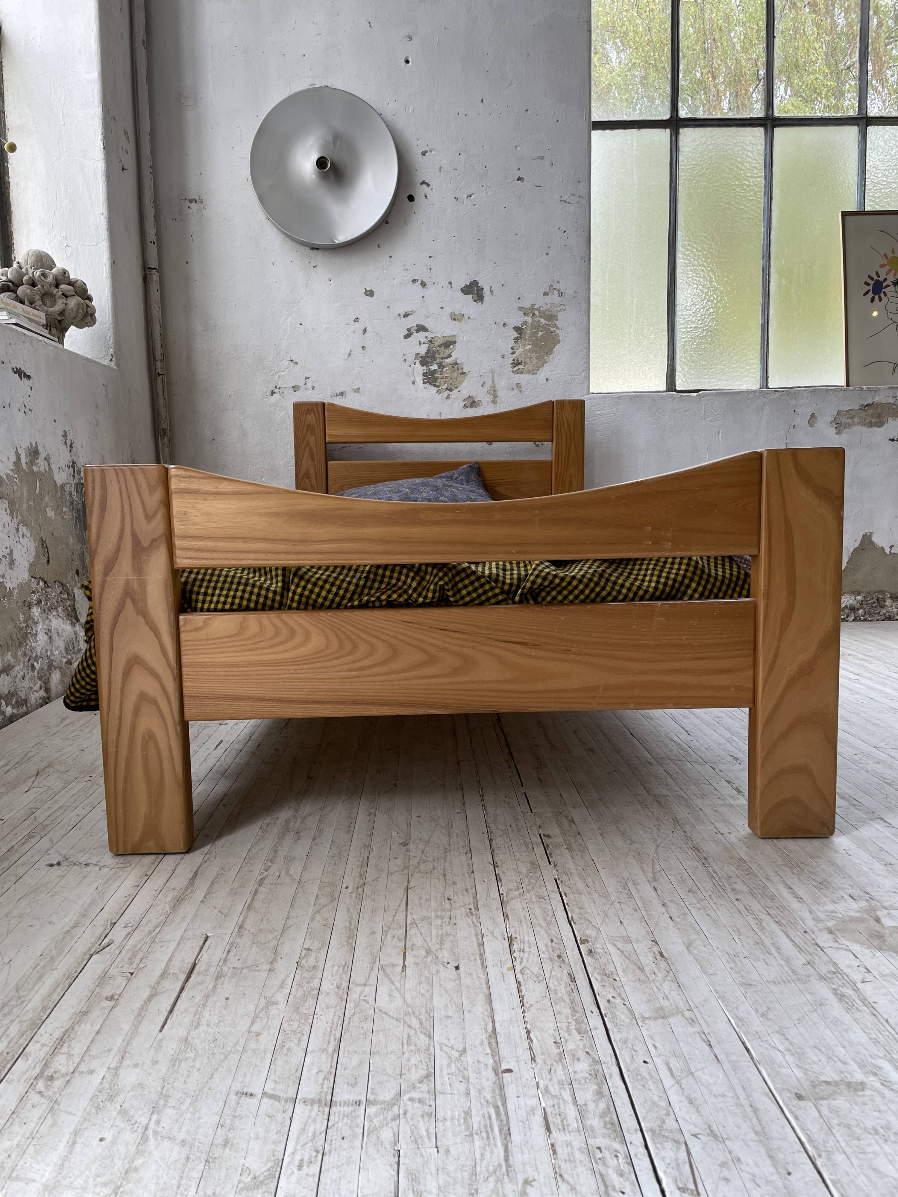 Maison Regain solid single bed