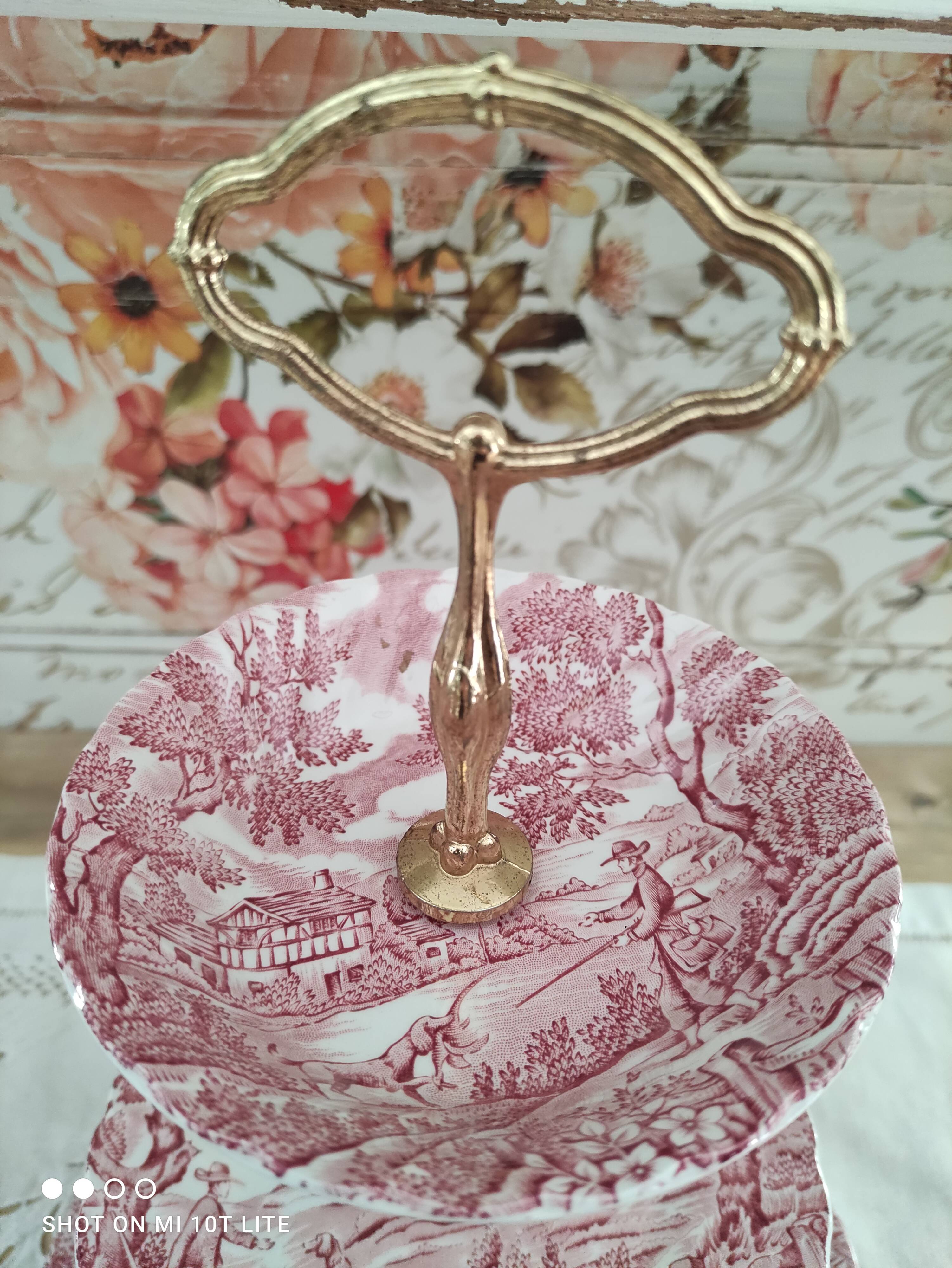 Présentoir à mignardises 3 niveaux en porcelaine anglaise Myott modèle The Hunter rouge