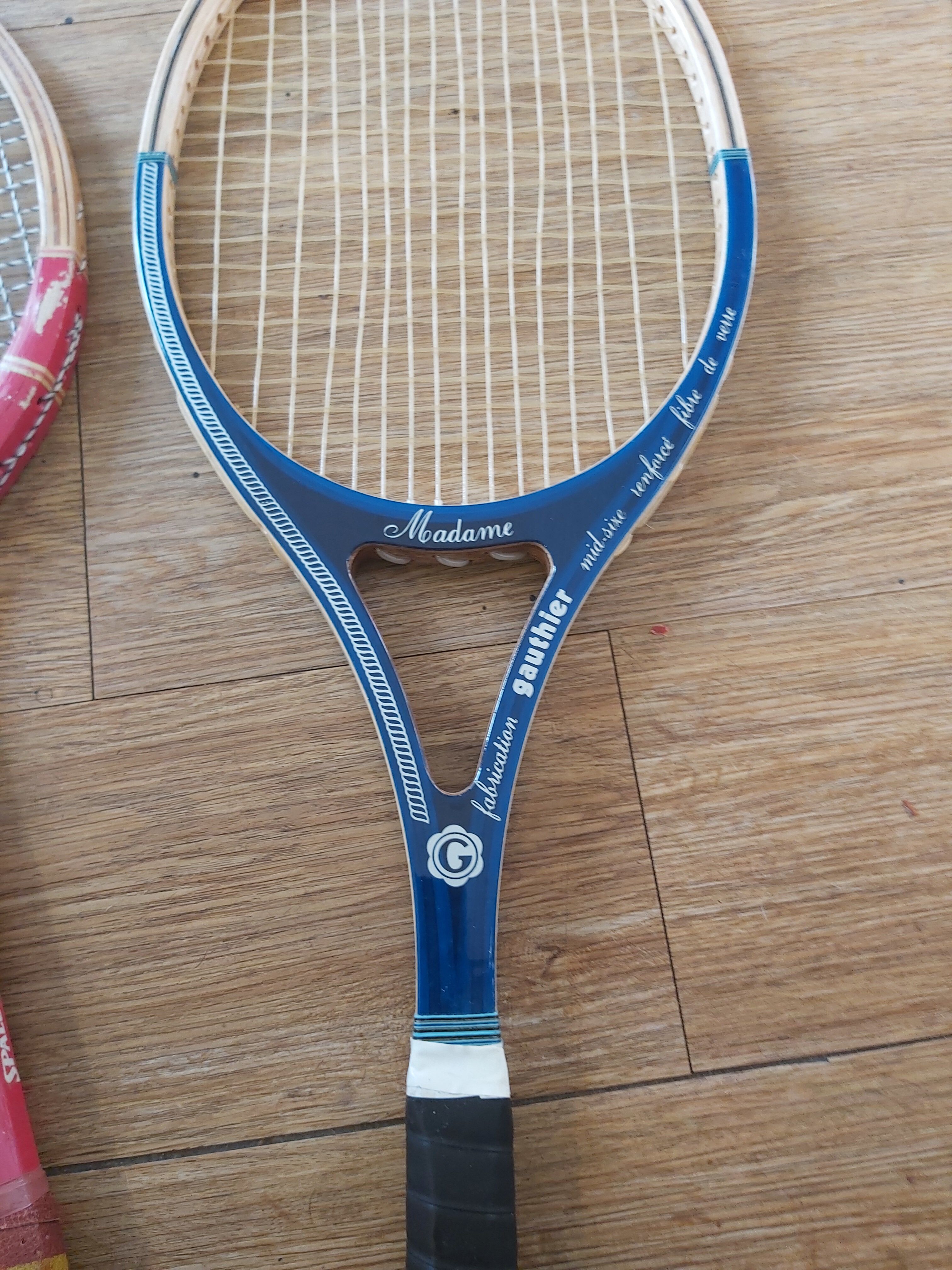 Series of 3 vintage tennis rackets