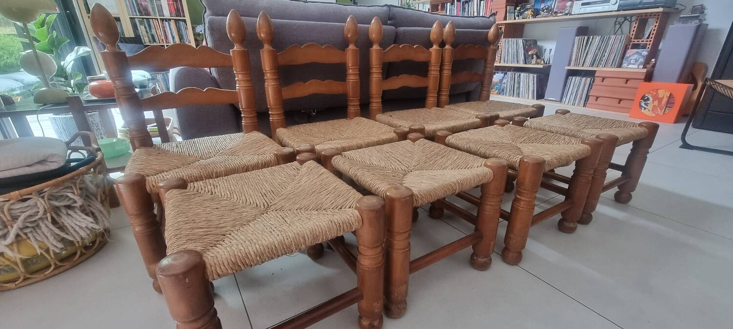 4 chairs and stools, brutalist art, straw and wood