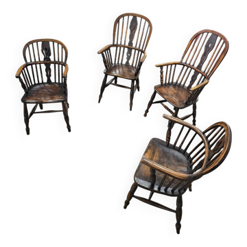 4 x fauteuils à bras en bois d'orme Windsor antiques, 2 bas / 2 hauts, à dossier à épingles, du 19ème siècle.