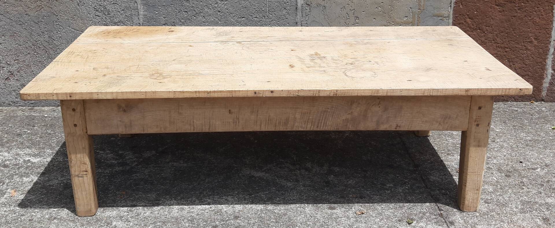 Oak coffee table. (150x73cm)