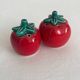 Salière et poivrier tomate en barbotine vintage