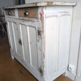 Buffet parisien vintage dans sa peinture d’origine patinée.