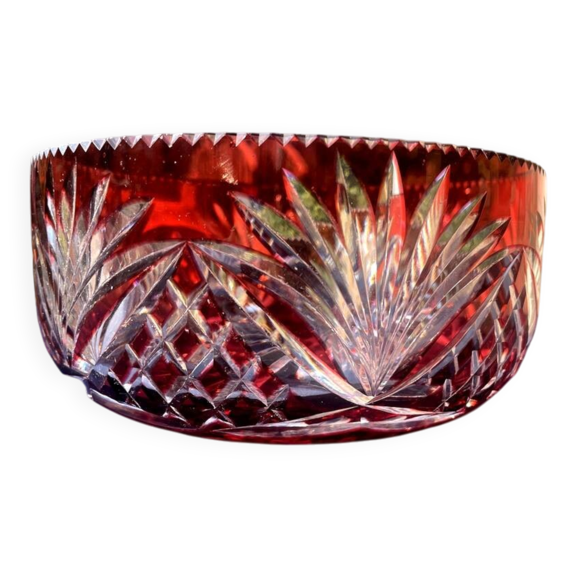 Fruit bowl or centrepiece in ruby red st. louis crystal décor.