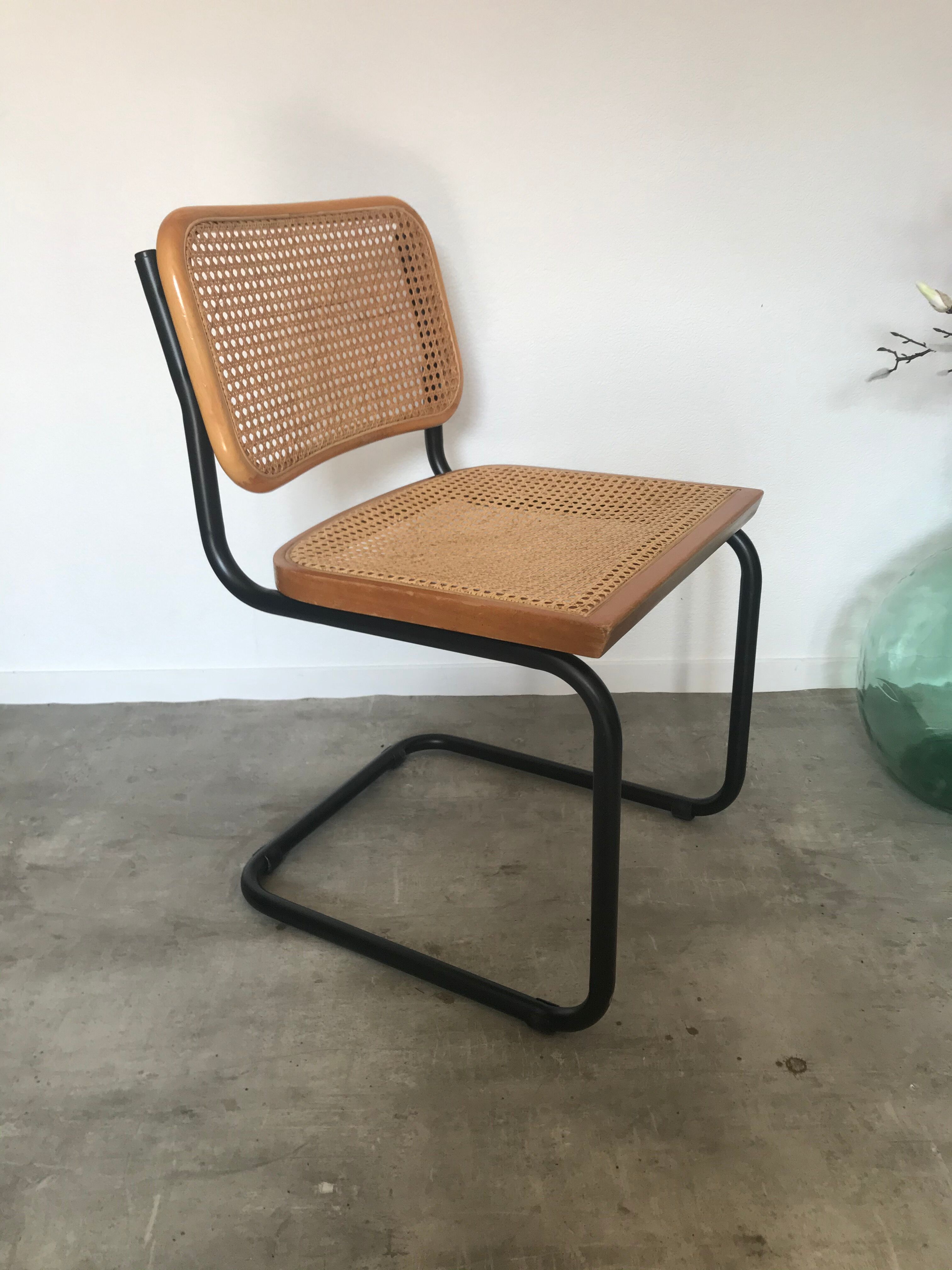 Chaise Breuer B32 noire hêtre