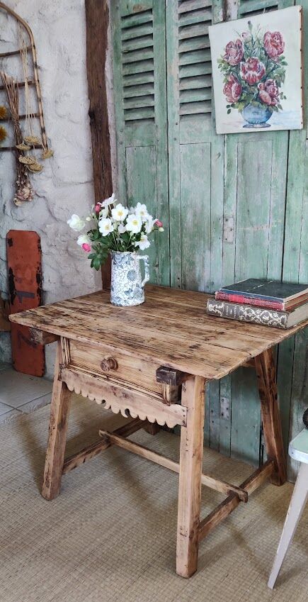 cottage table / folk art