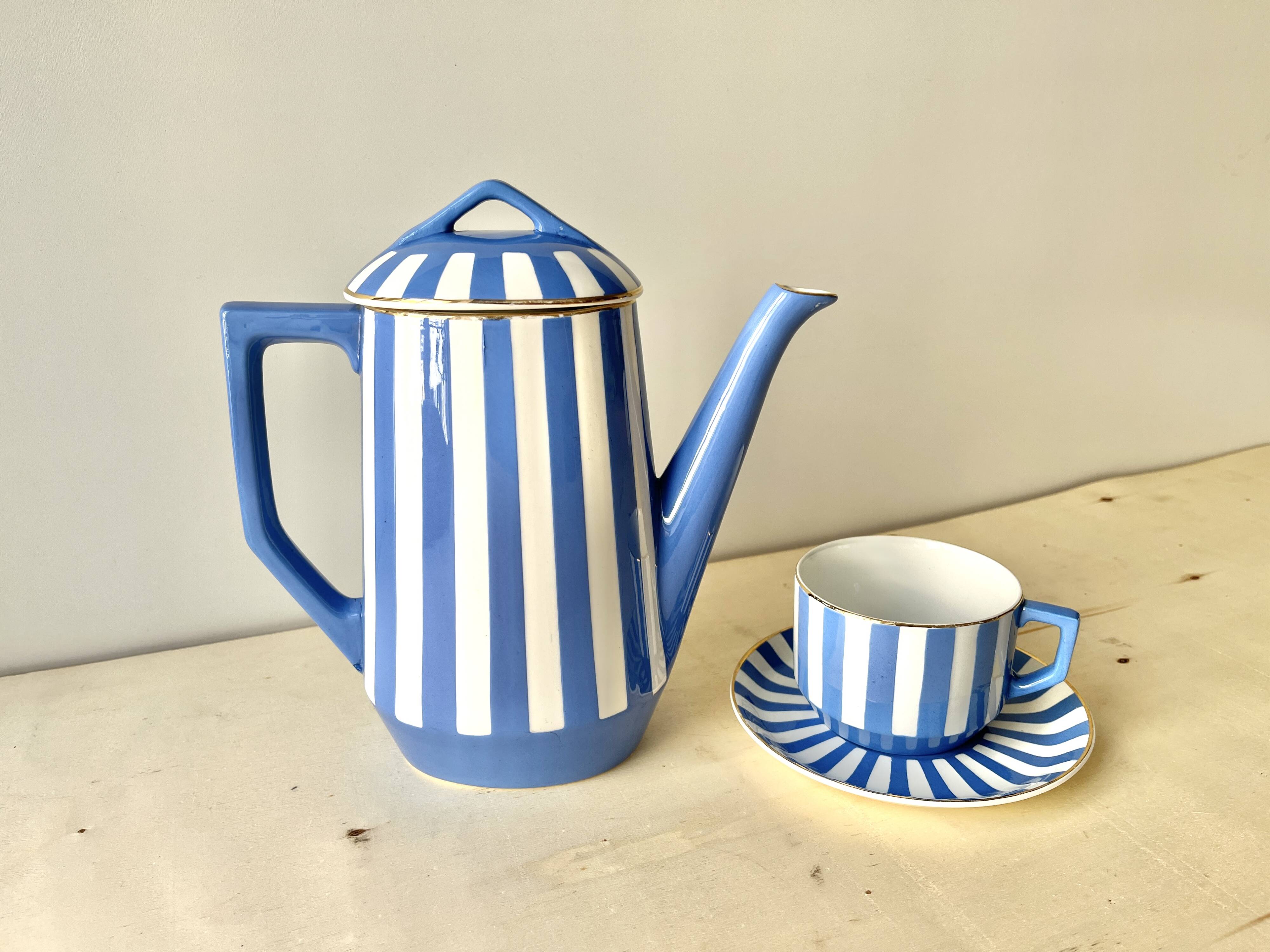 Large Fox Trott Sarreguemines coffee pot in art deco earthenware, 1930s vintage