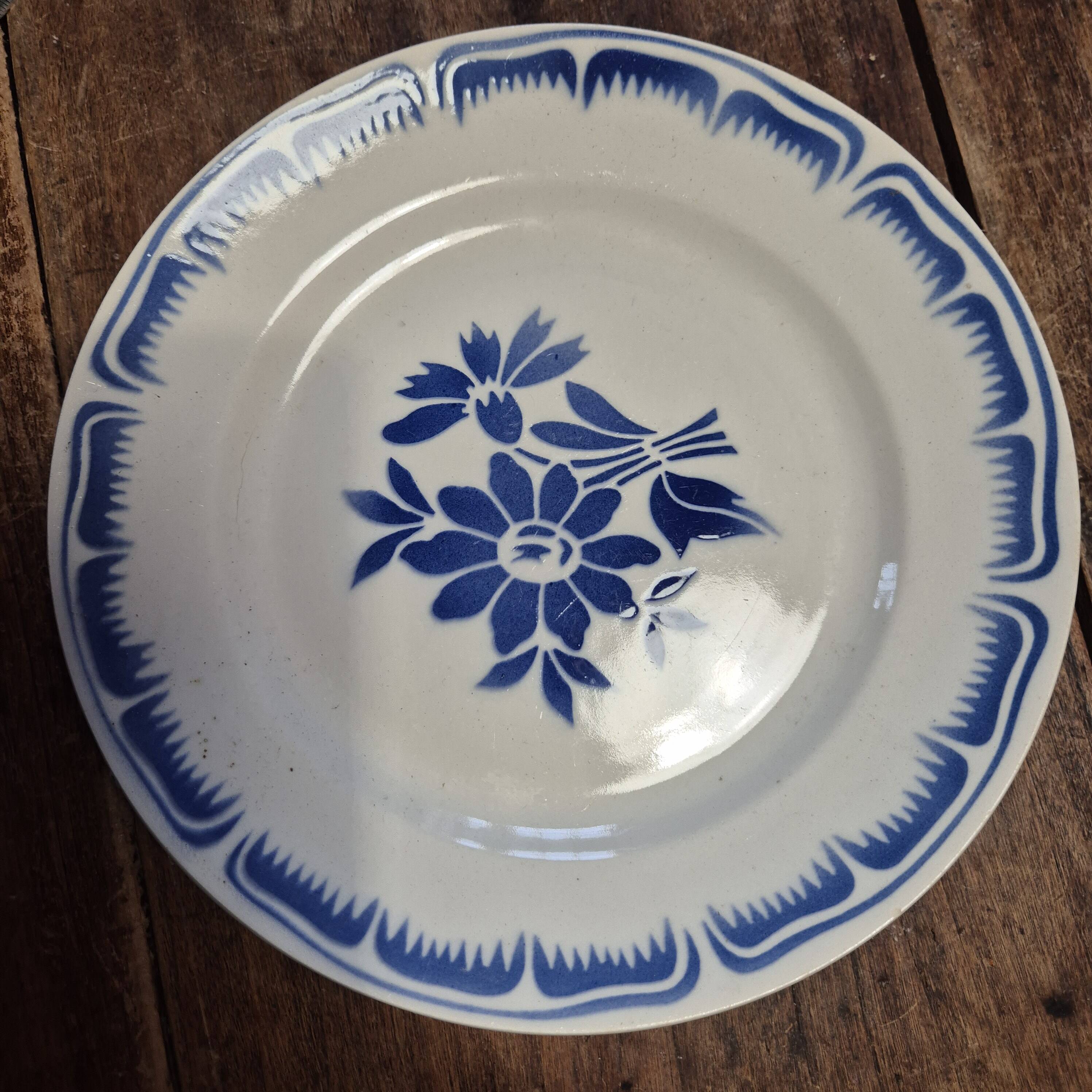 flat plates Moulin des Loups Orcerame blue flowers
