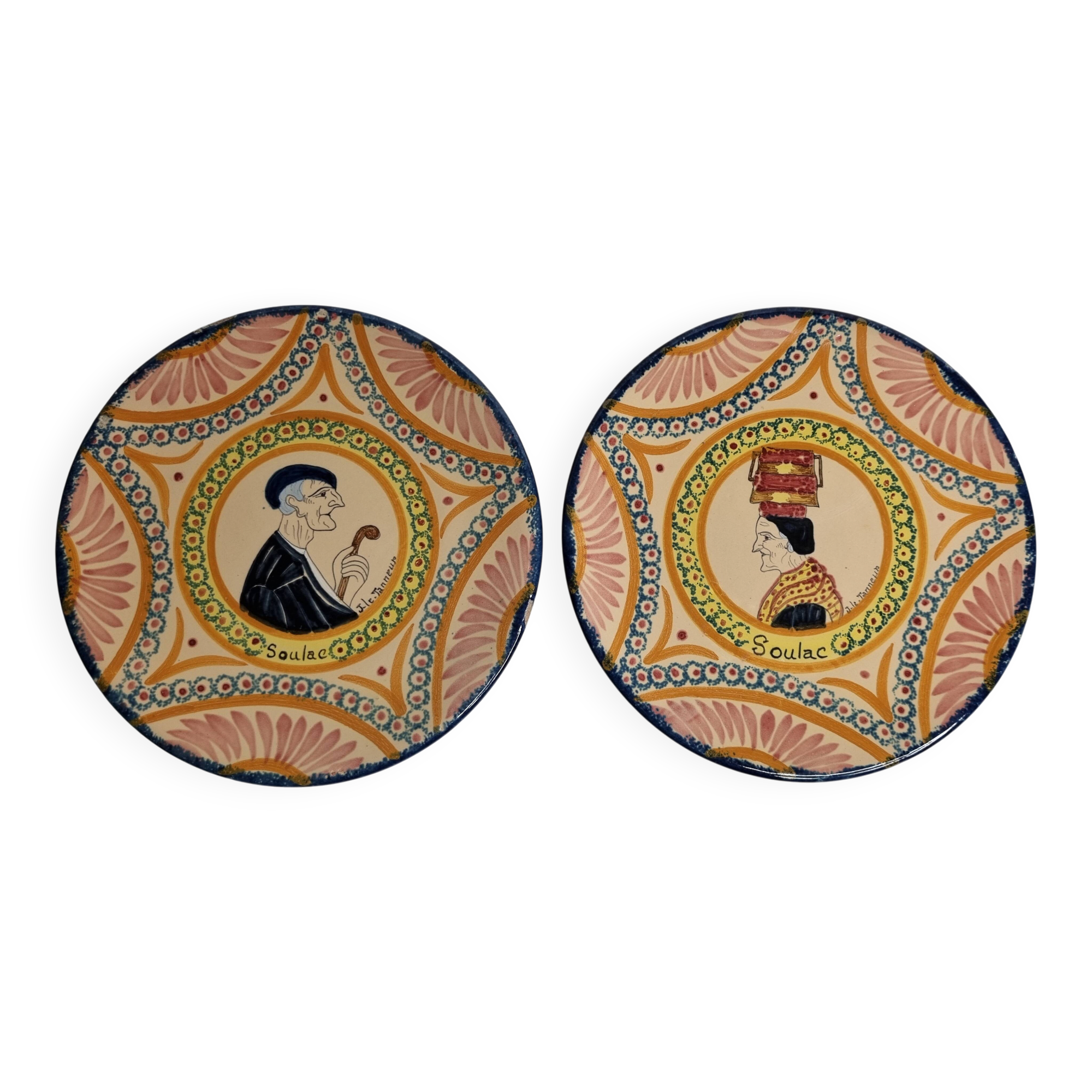 Pair of decorative plates Henriot Quimper, Soulac design, 1973, 18 cm