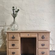 Desk in solid elm with natural airbrushing