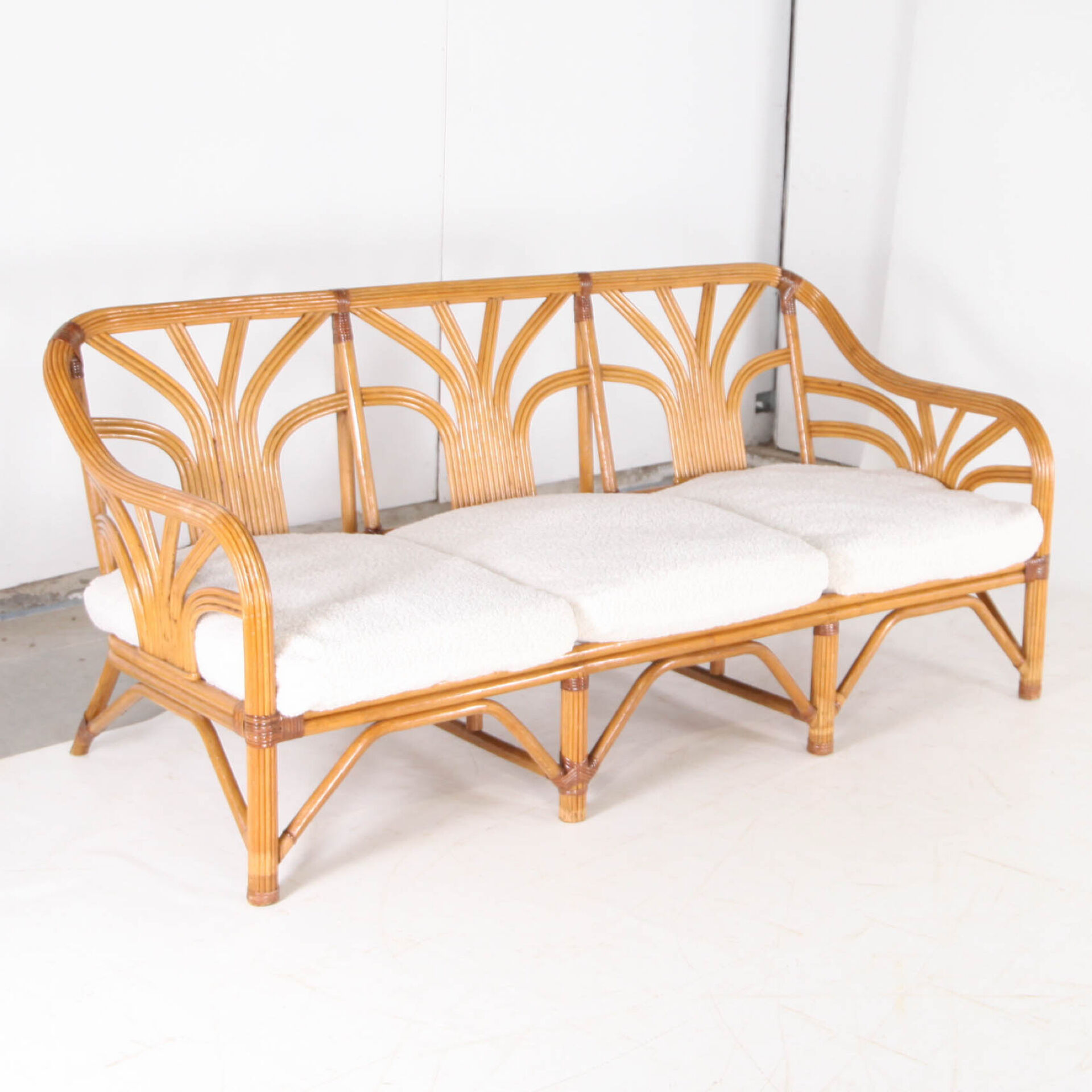 Vintage rattan lounge
