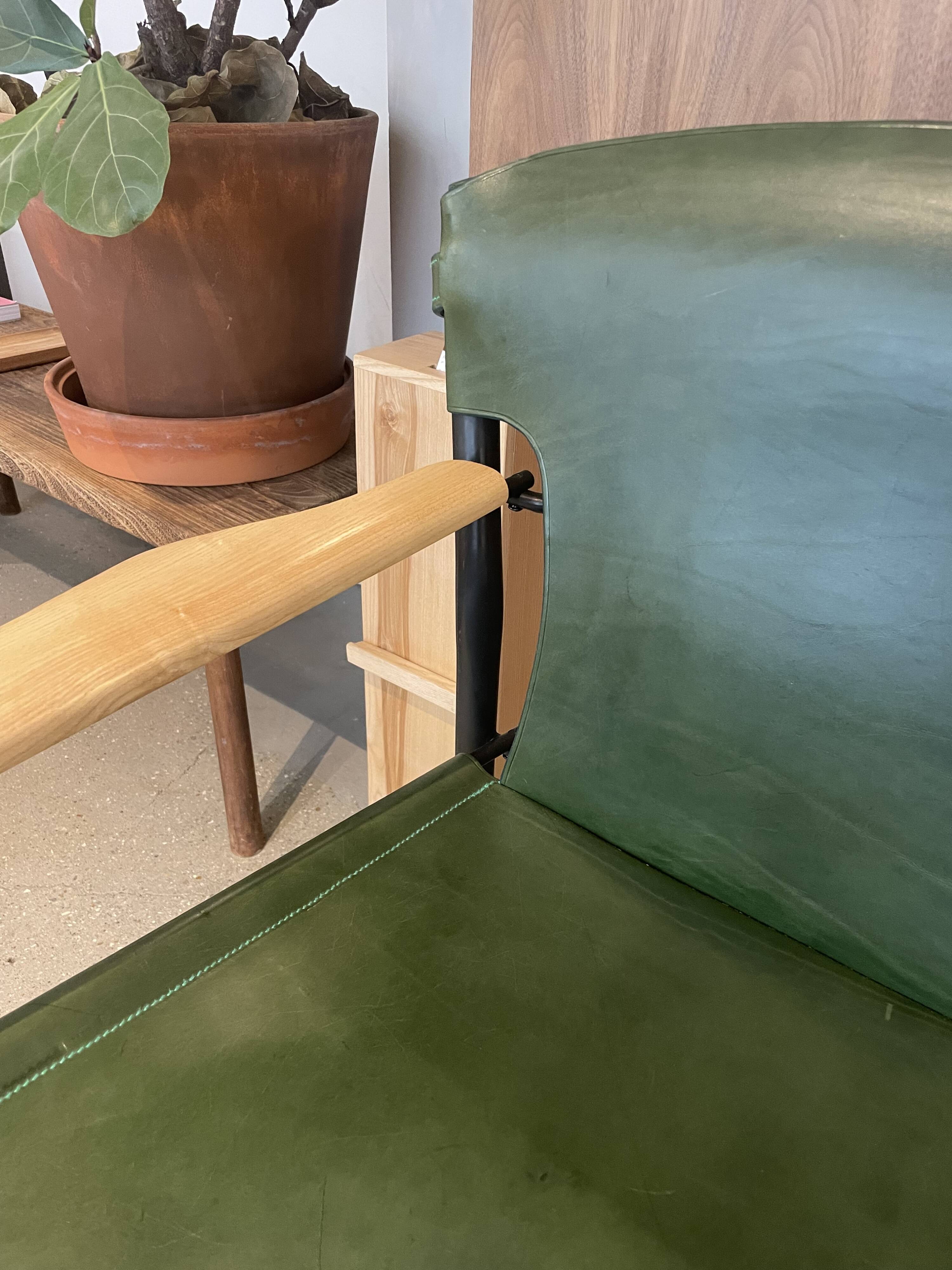 Galathée armchair in green leather, steel and ash wood