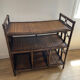 Étagère, console en rotin teinté