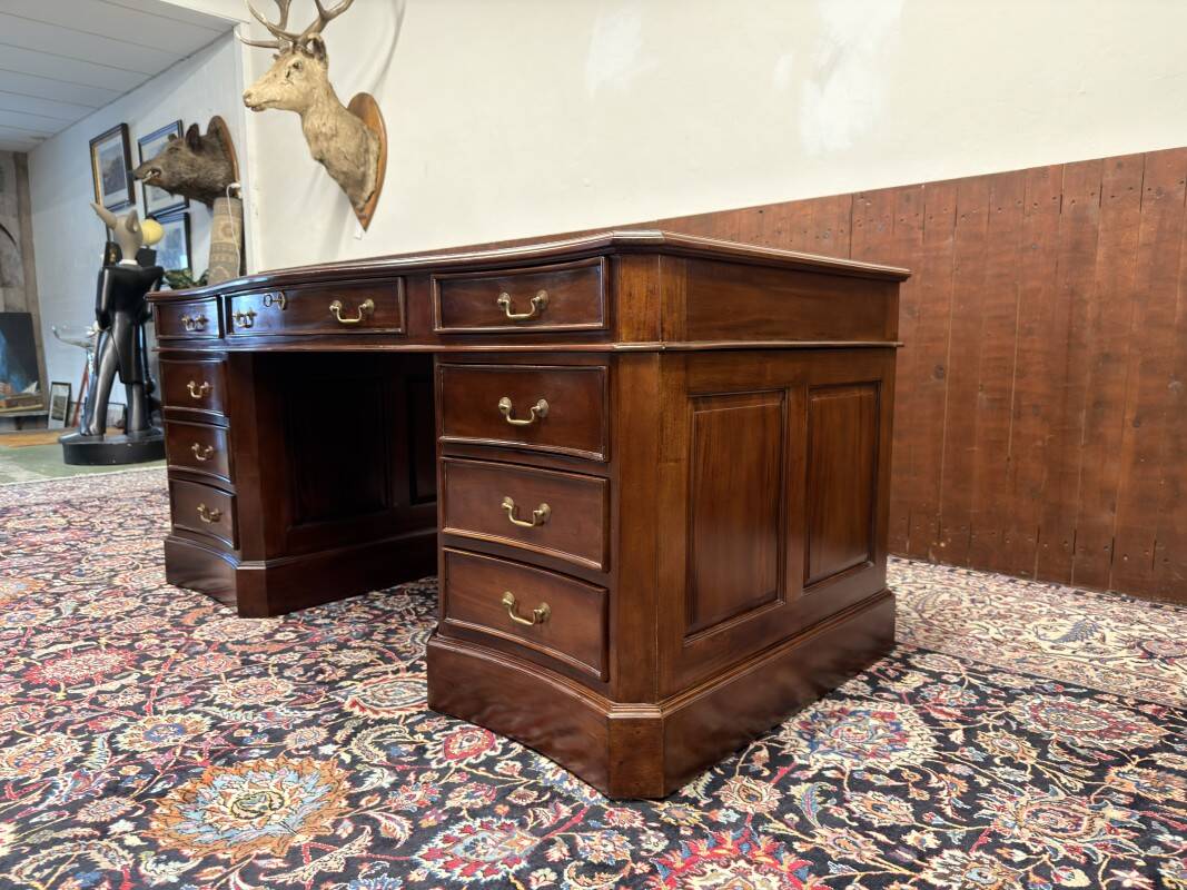 Classic English Chesterfield Partnerdesk Desk