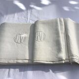 Paire de draps marqués LV