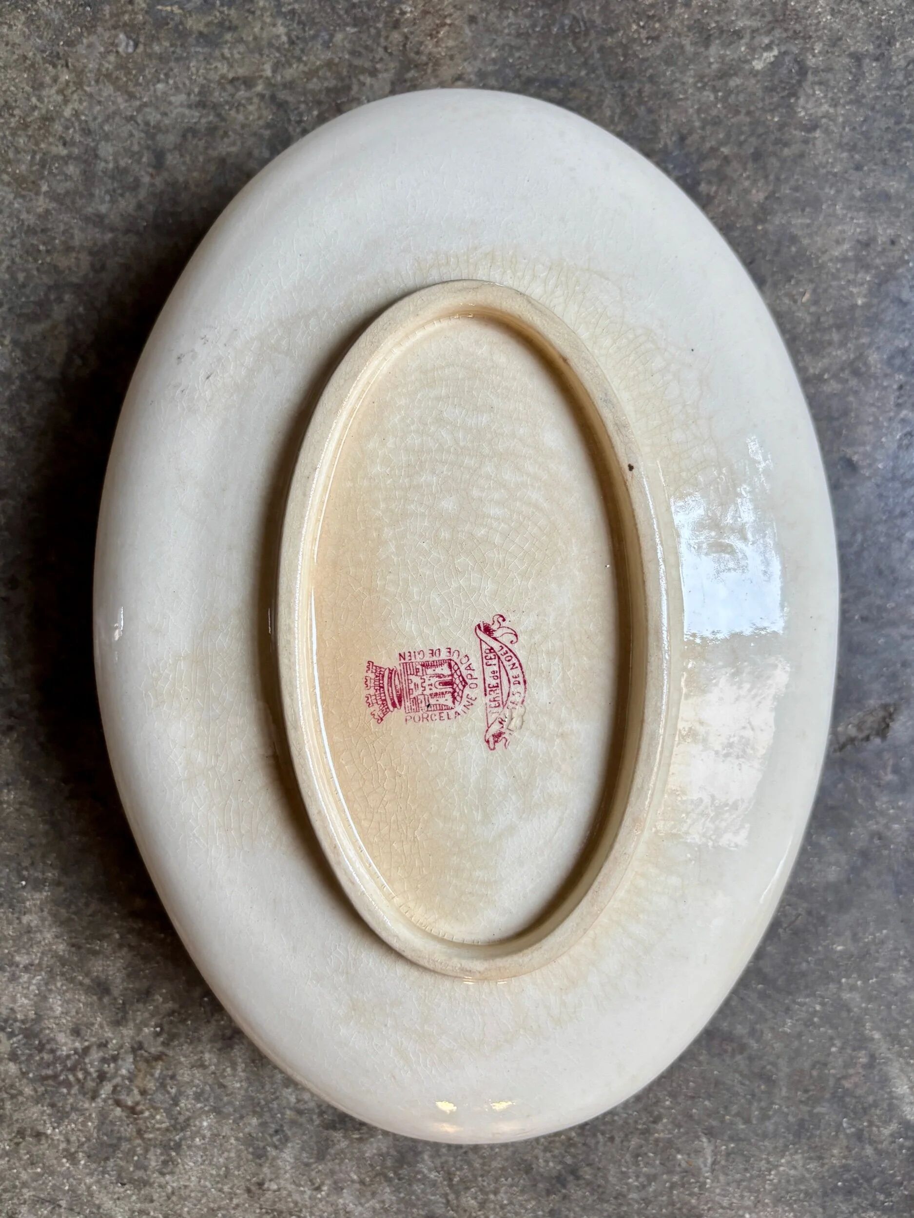 Sauceboat with lid Gien in pink ironstone, "Christmas Roses" service.