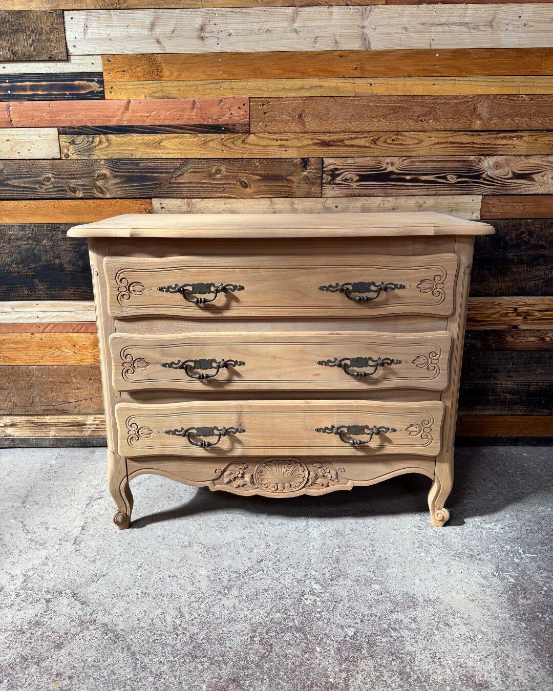 Commode in air-dried cherry wood