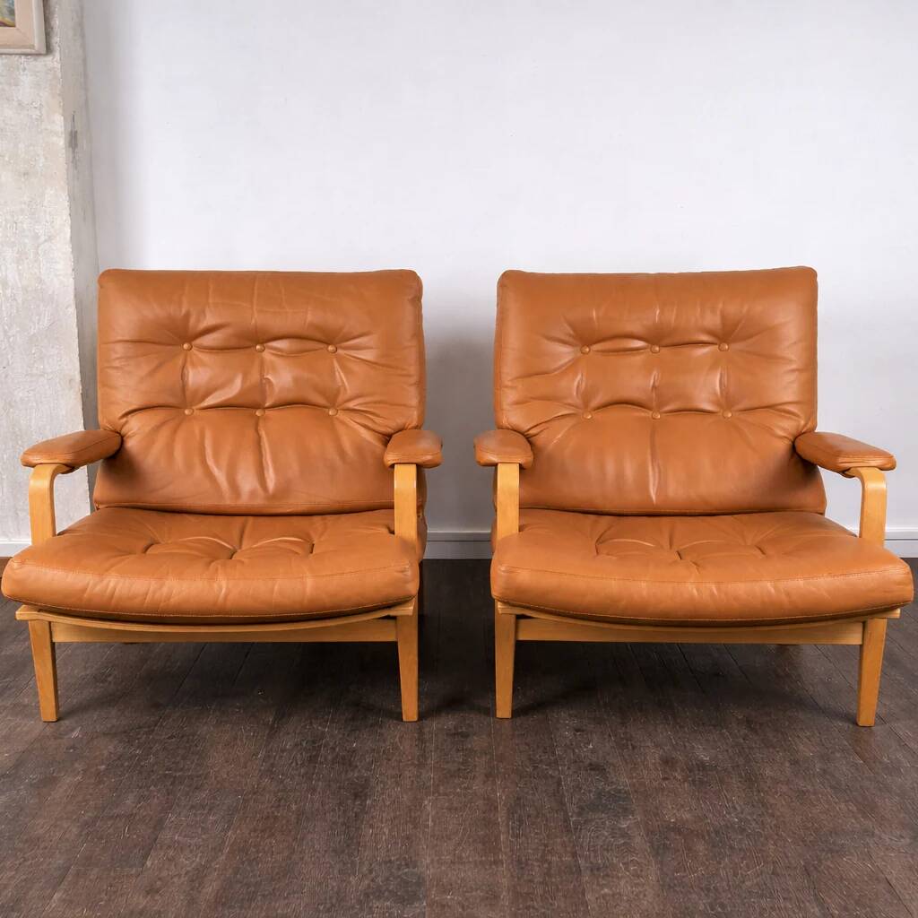 Pair of Ingrid model armchairs in beech and leather by Bruno Mathsson for Dux Ingrid Lounge Chairs, Denmark, 1960.