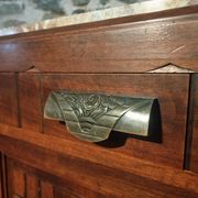 Buffet art déco français en noyer avec plateau en marbre (années 1930)