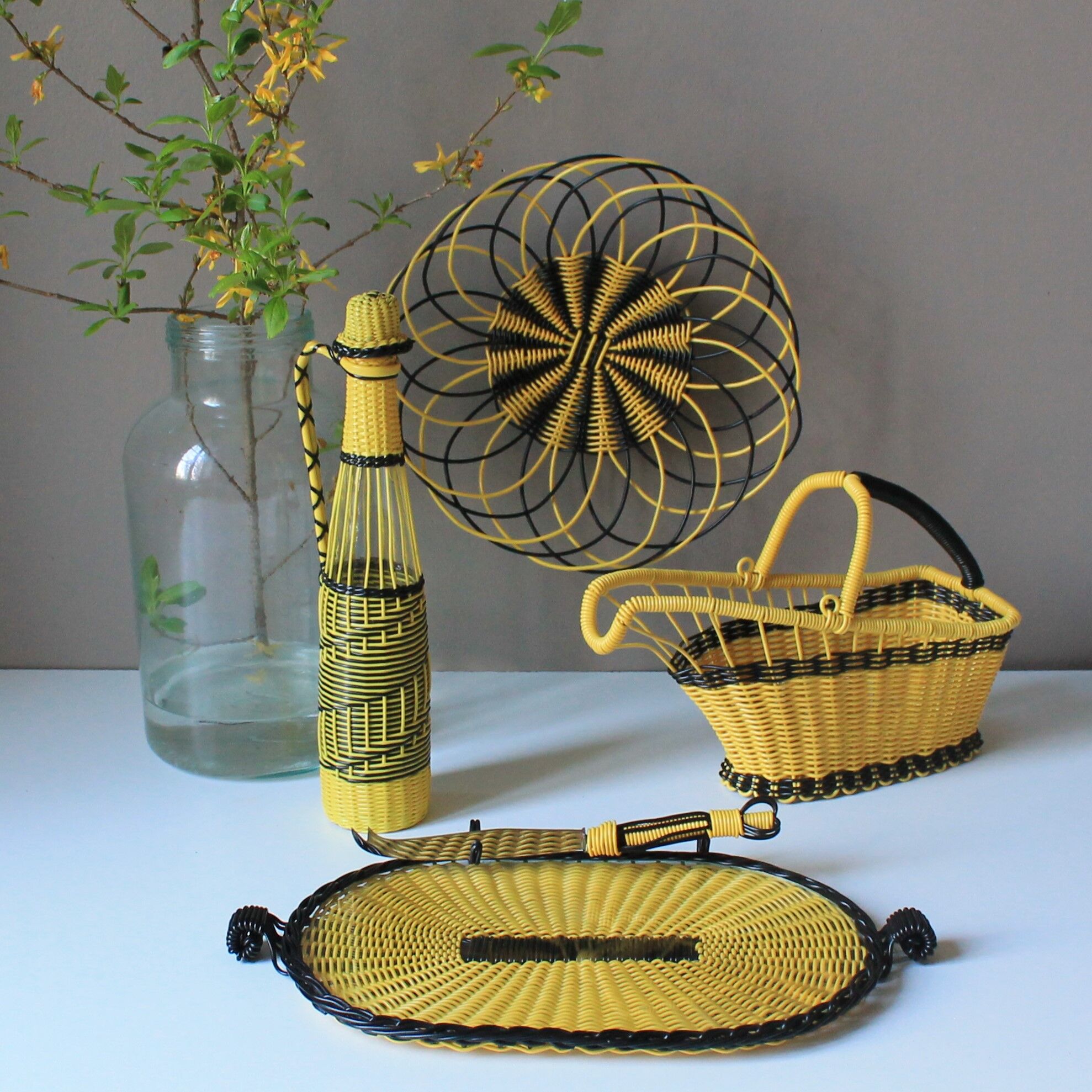 Bottle scoubidou yarn 70's