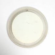 Miroir mural rond de style Mid-Century Modern avec un cadre en métal blanc expansé.