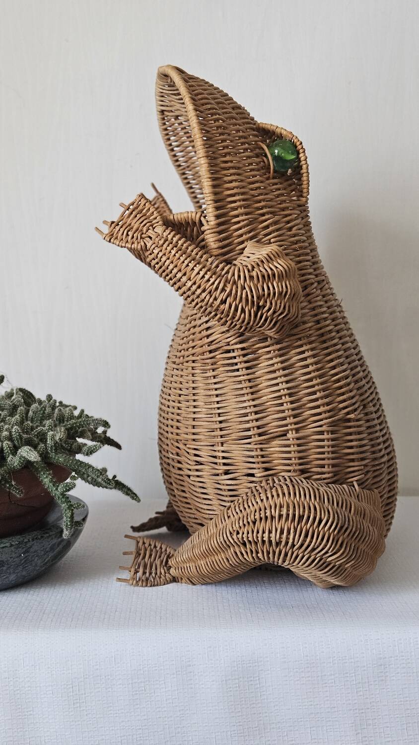 Vintage rattan frog magazine rack