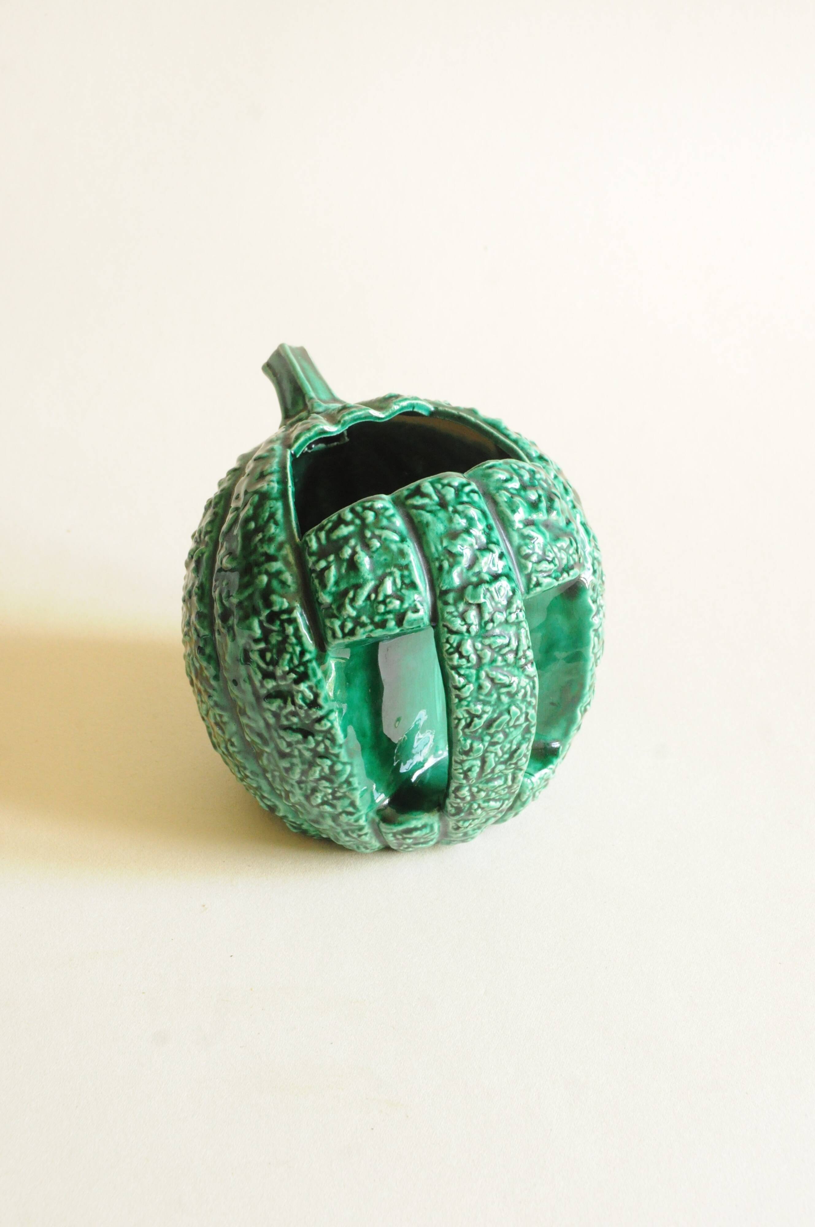 Pichet en Céramique Émaillée Verte — Barbotine Forme Melon — Années 60