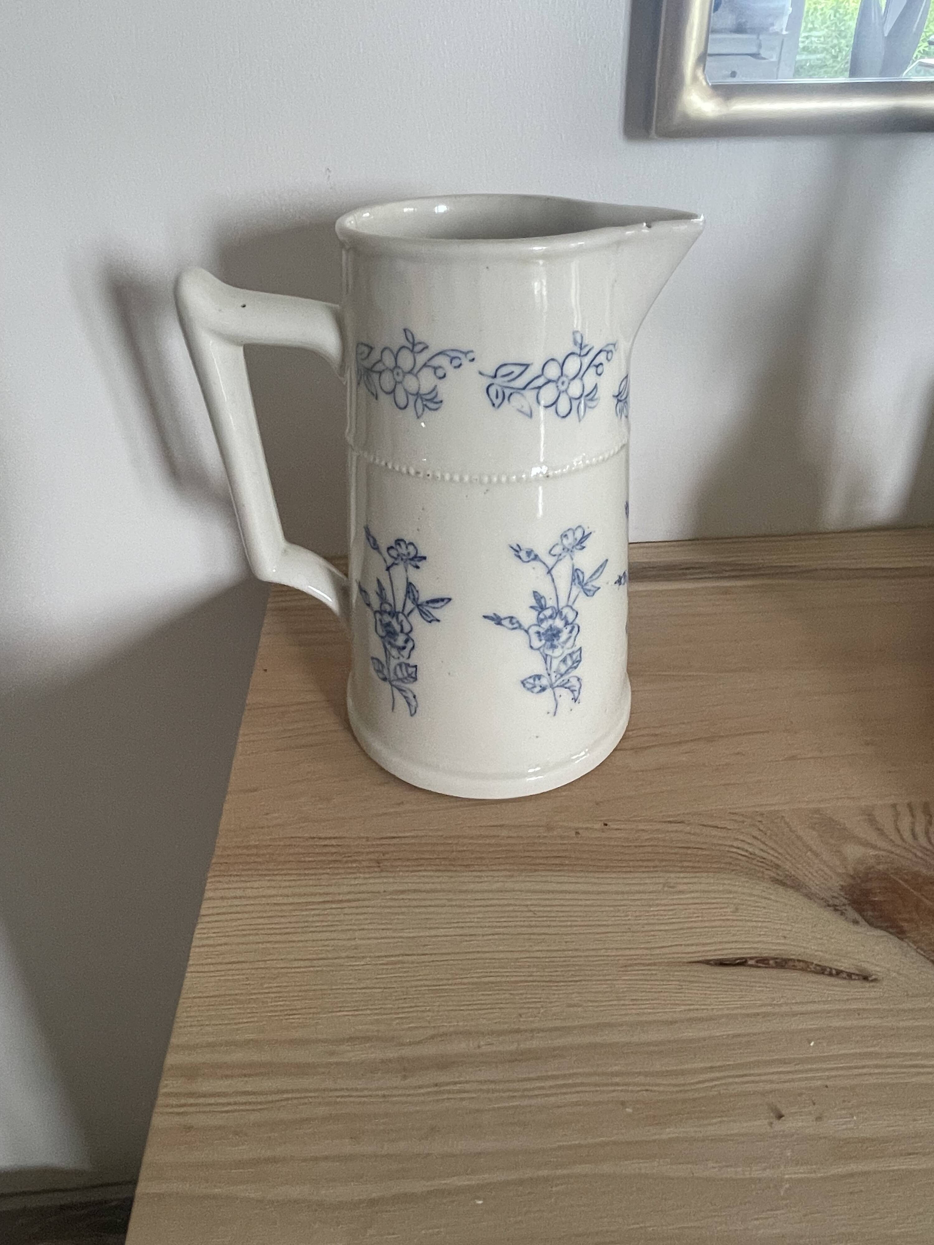 Saint Uze pitcher