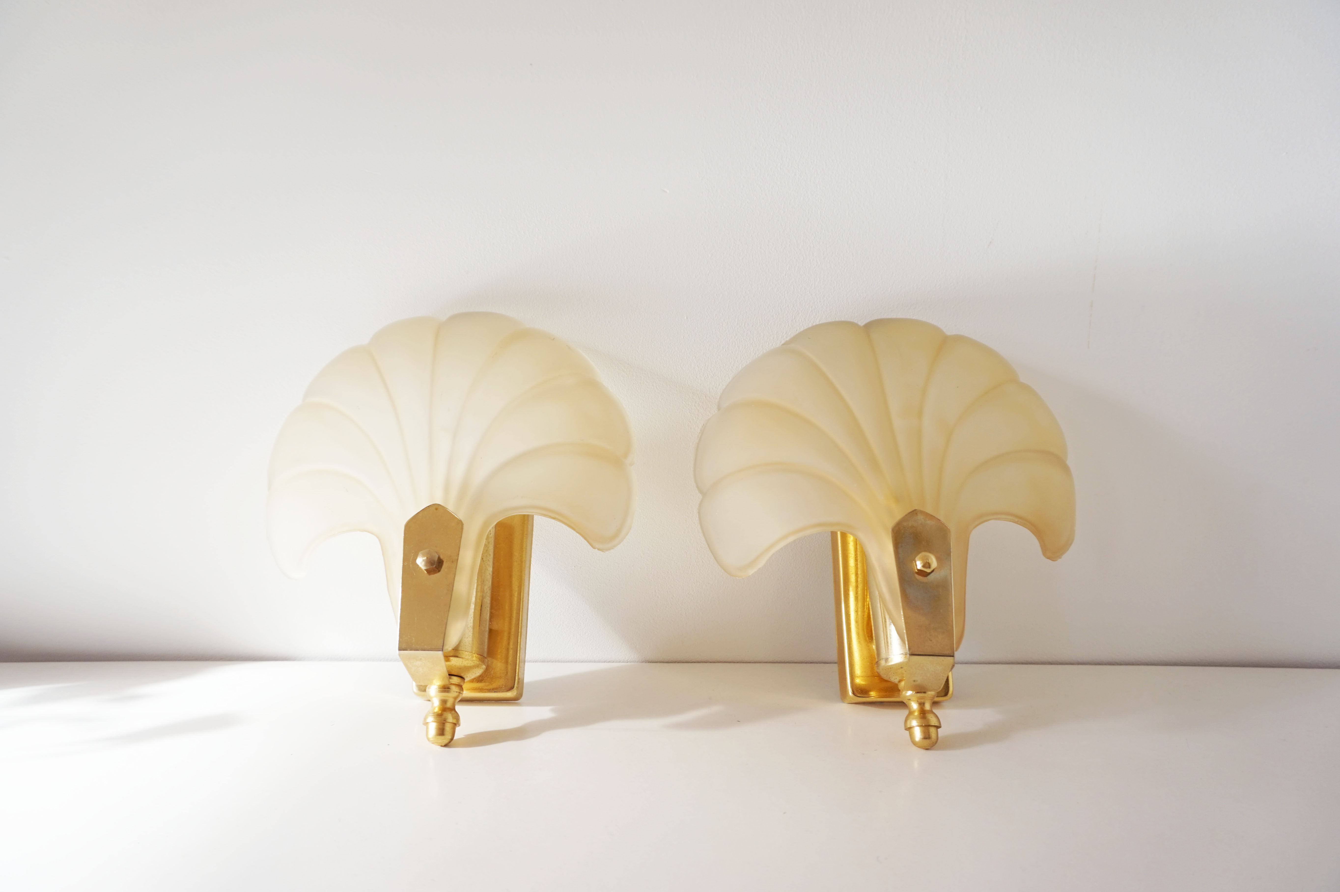 Pair of glass shell appliques