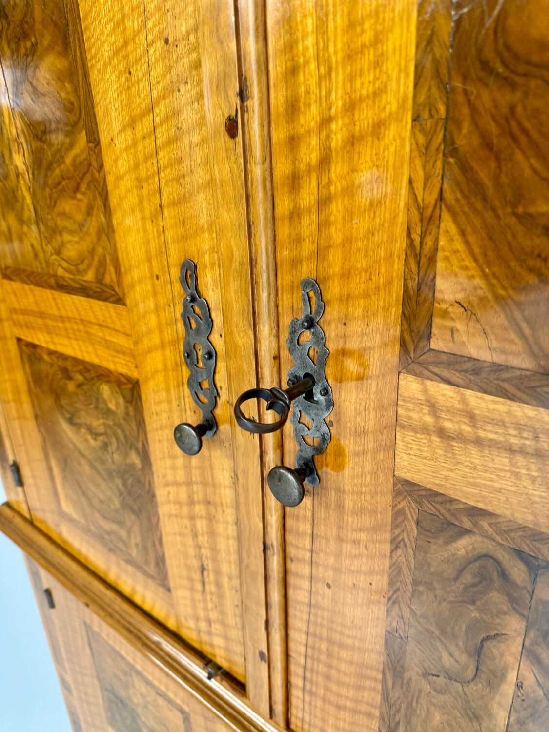 Antique 19th century Biedermeier art deco chest of drawers in walnut with wrought iron locks