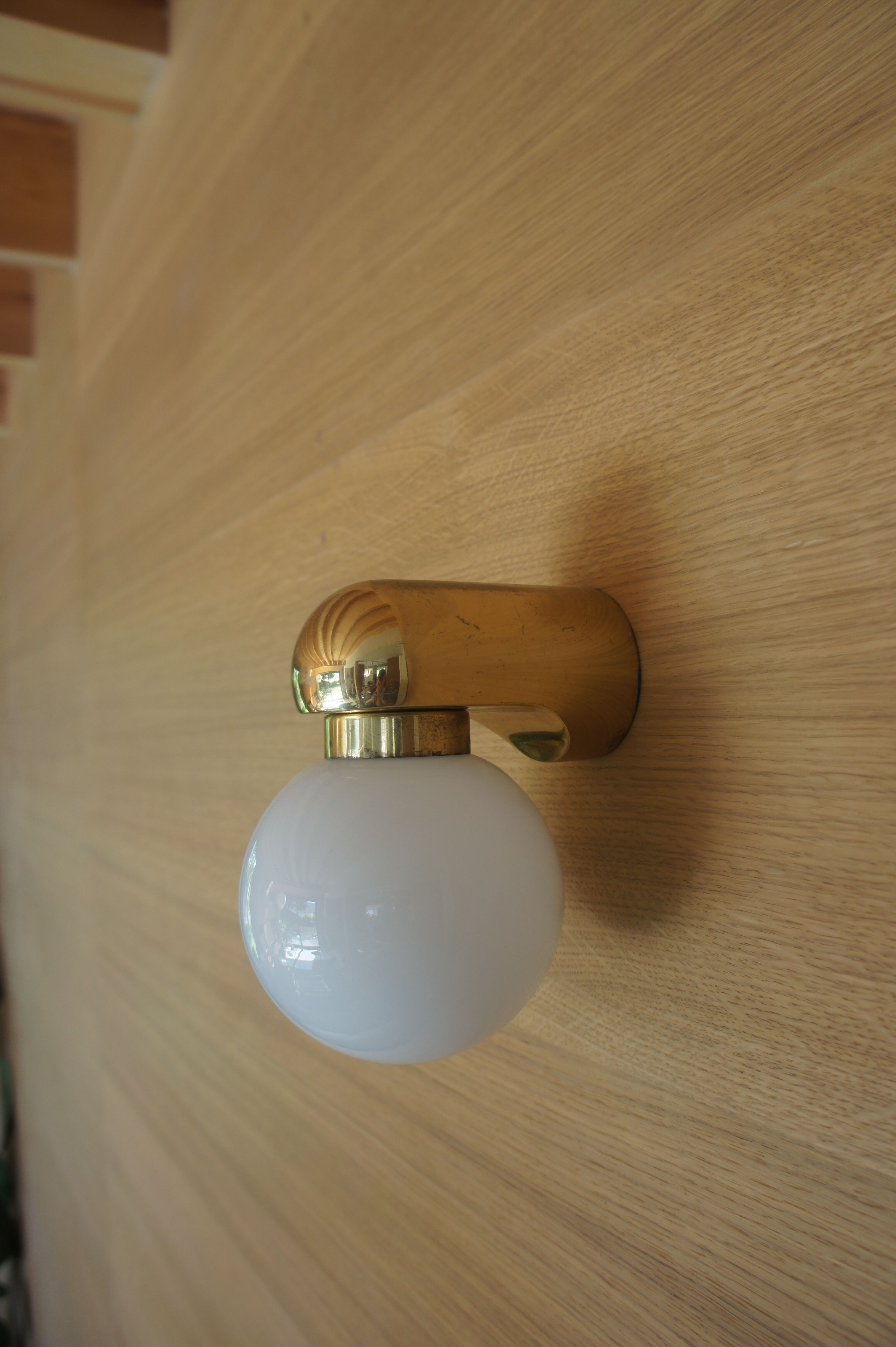 Wall lamp ball
