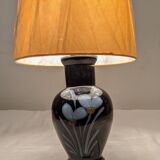 Very nice vintage lamp to lay in excellent hand-painted condition