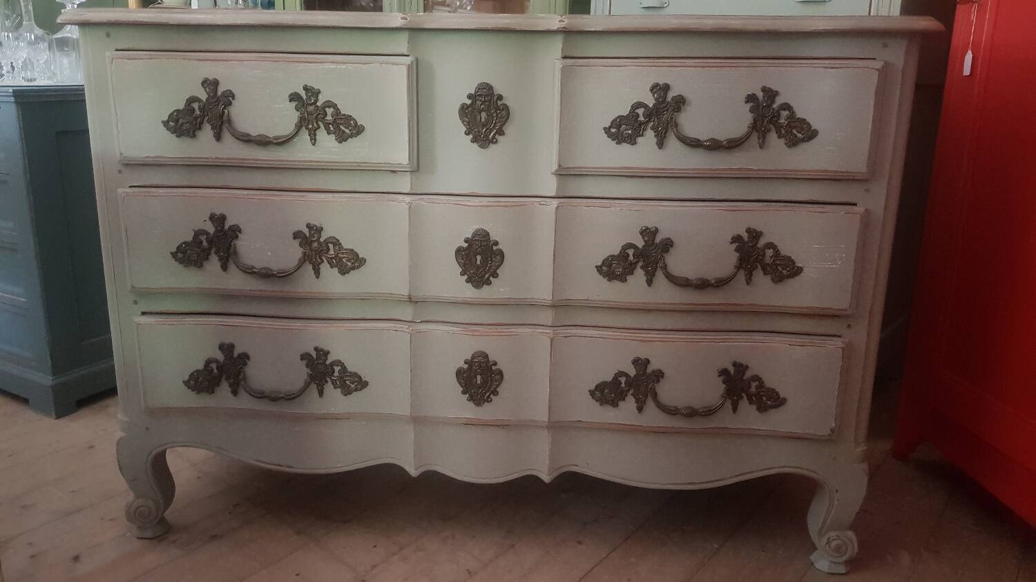 Checkered chest of drawers