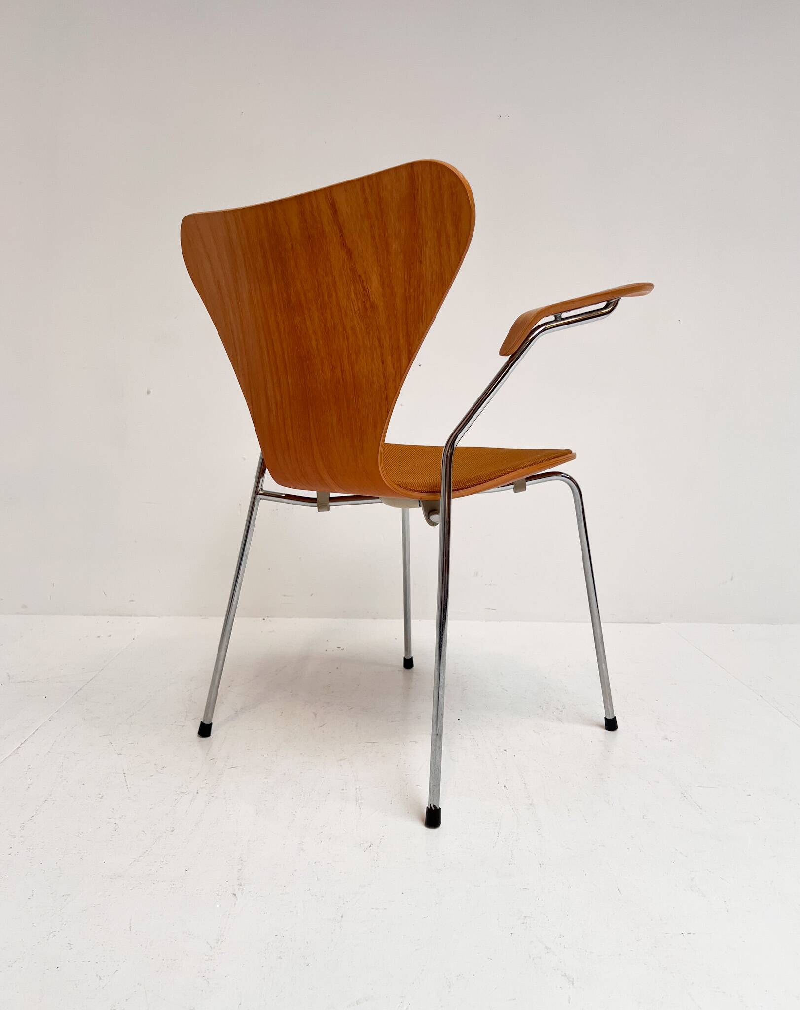 Wooden 3207 chair by Arne Jacobsen for Fritz Hansen, 1980s