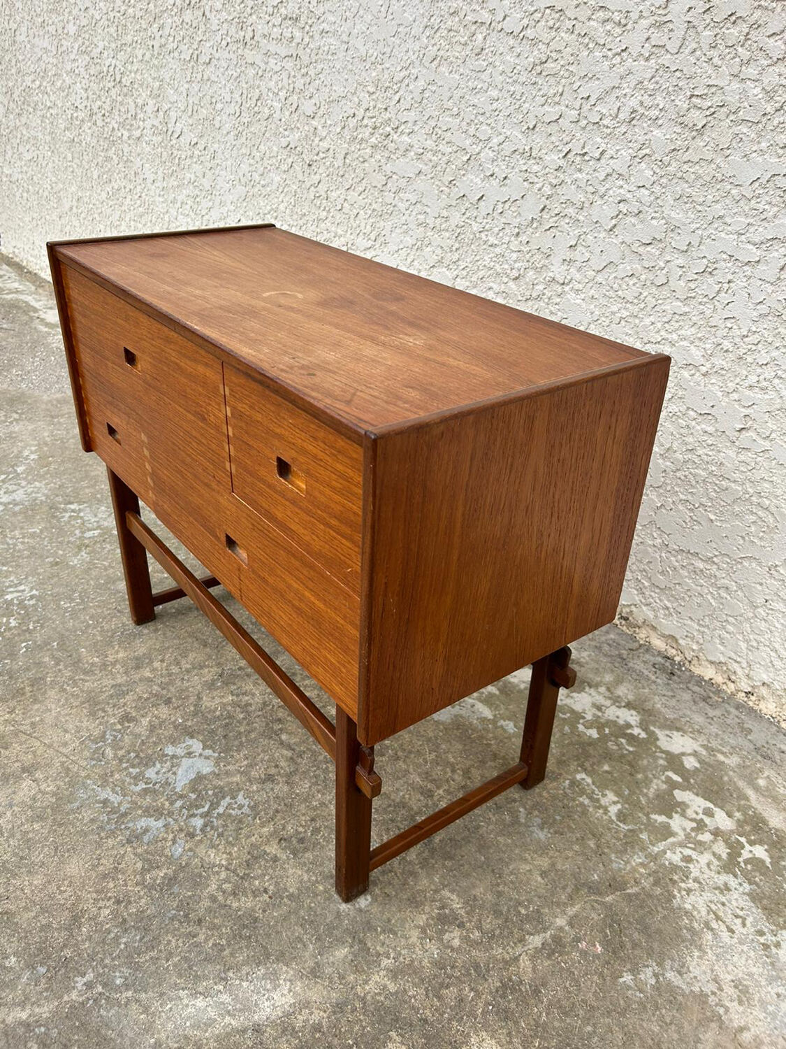 Scandinavian chest of drawers 4 drawers