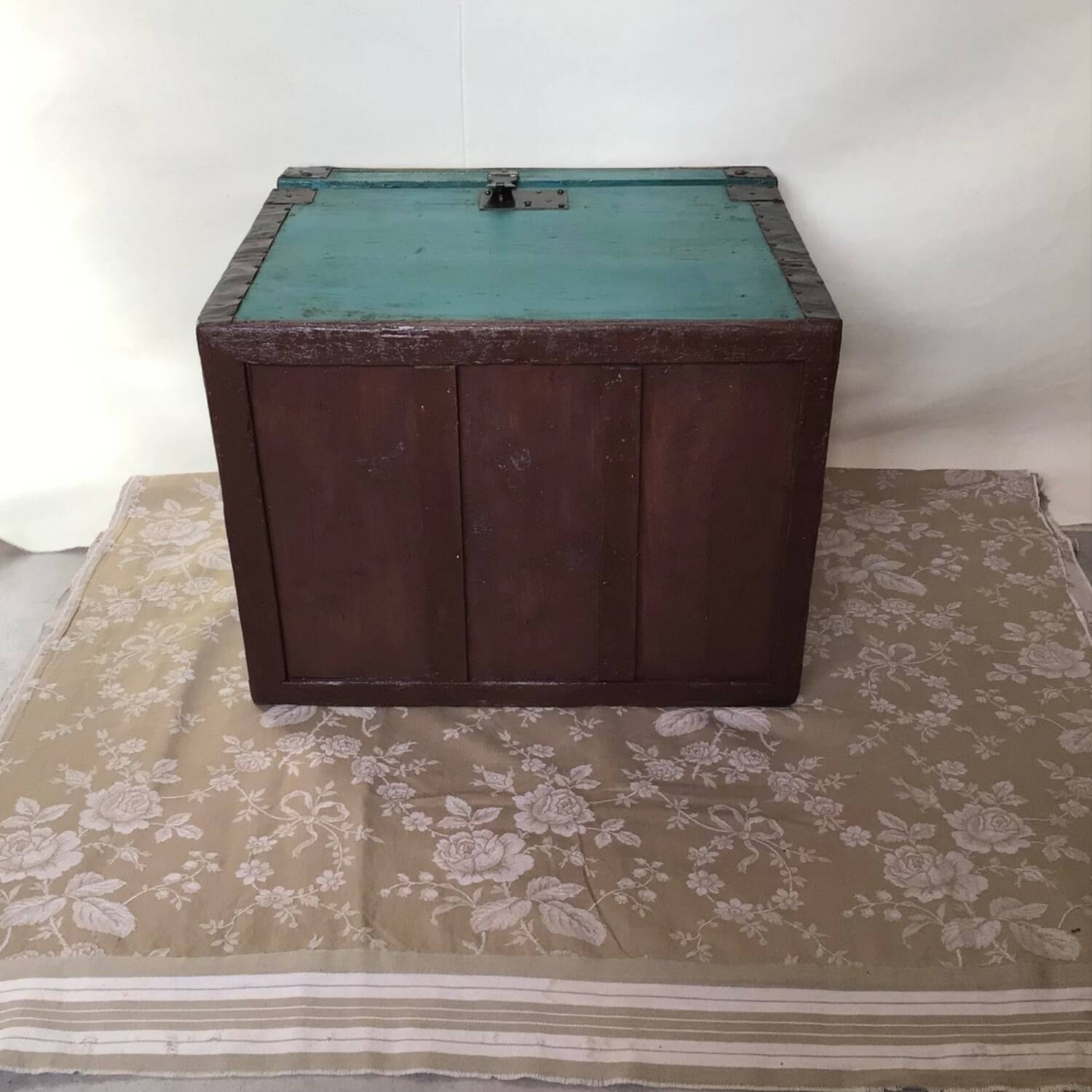 Old curved trunk hat trunk template