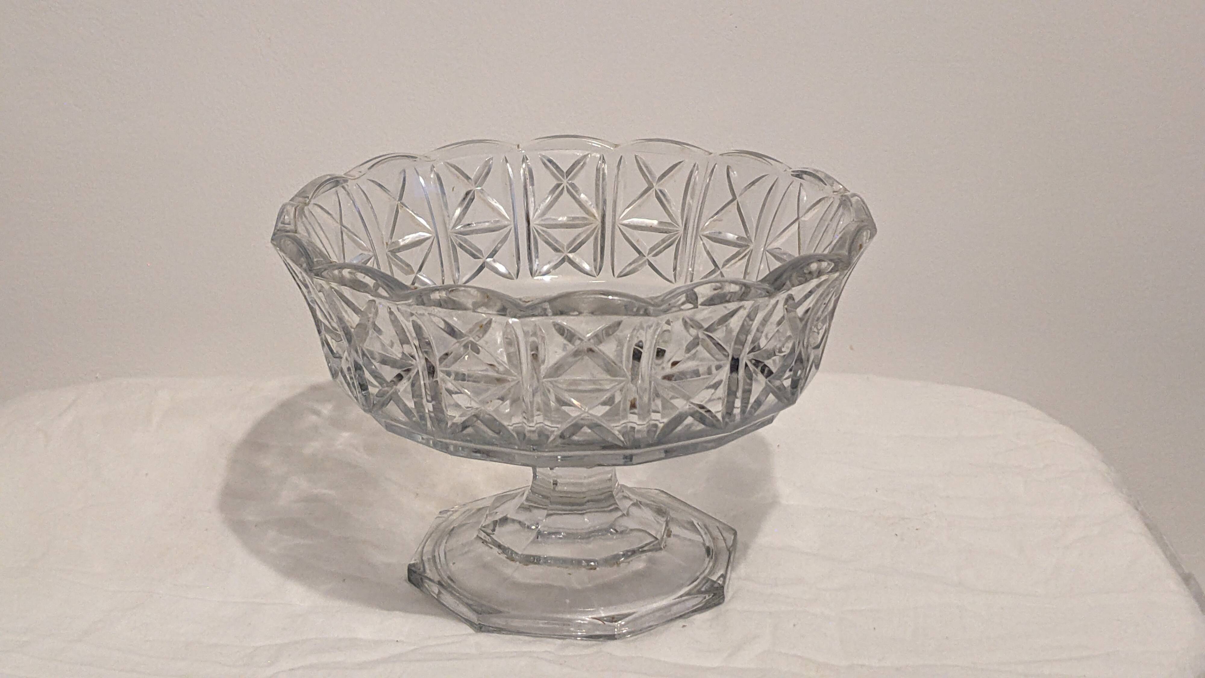 Cut glass bowl, crystal cut type