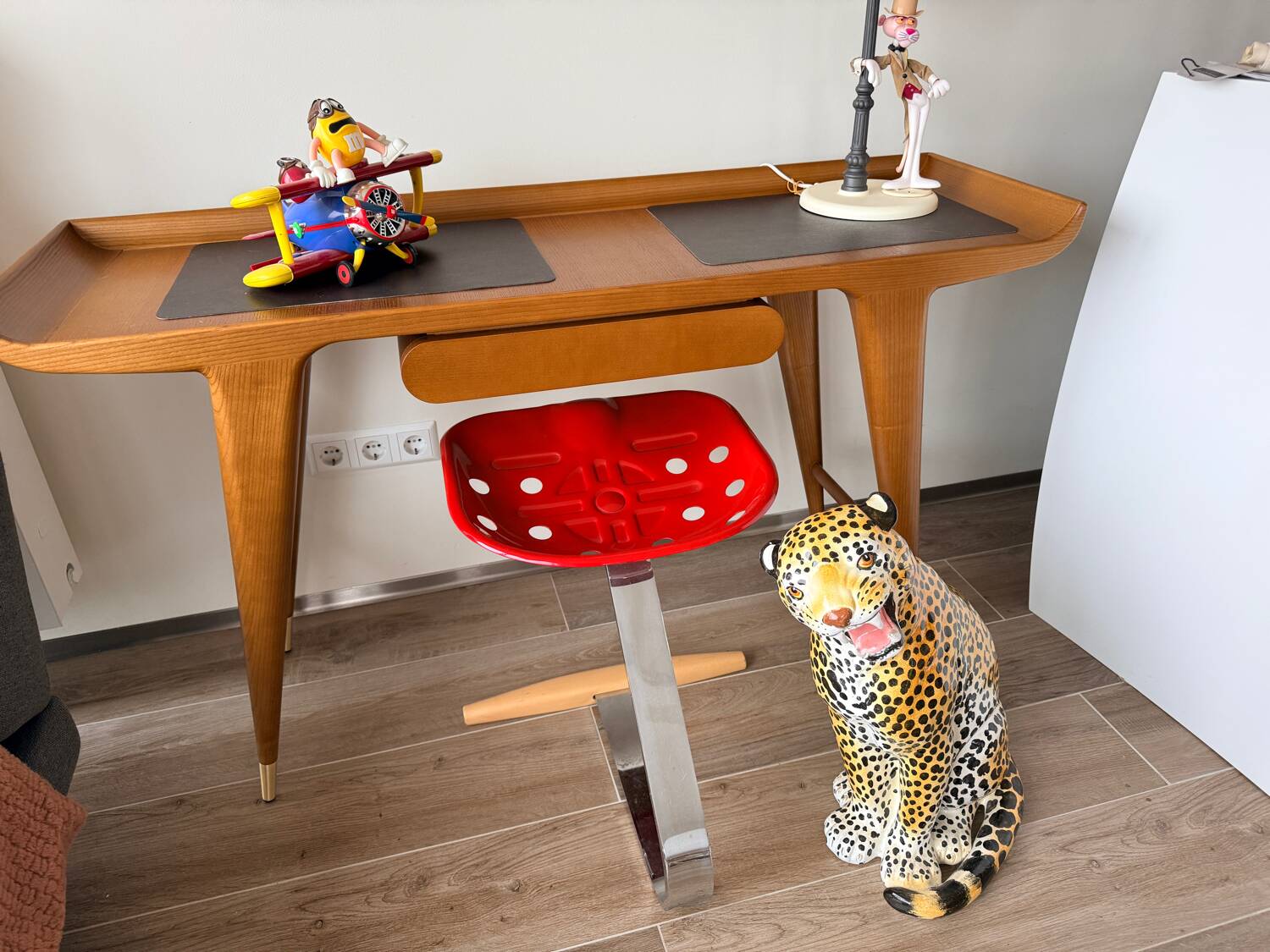 Leopard, Italian sculpture in glazed ceramic.