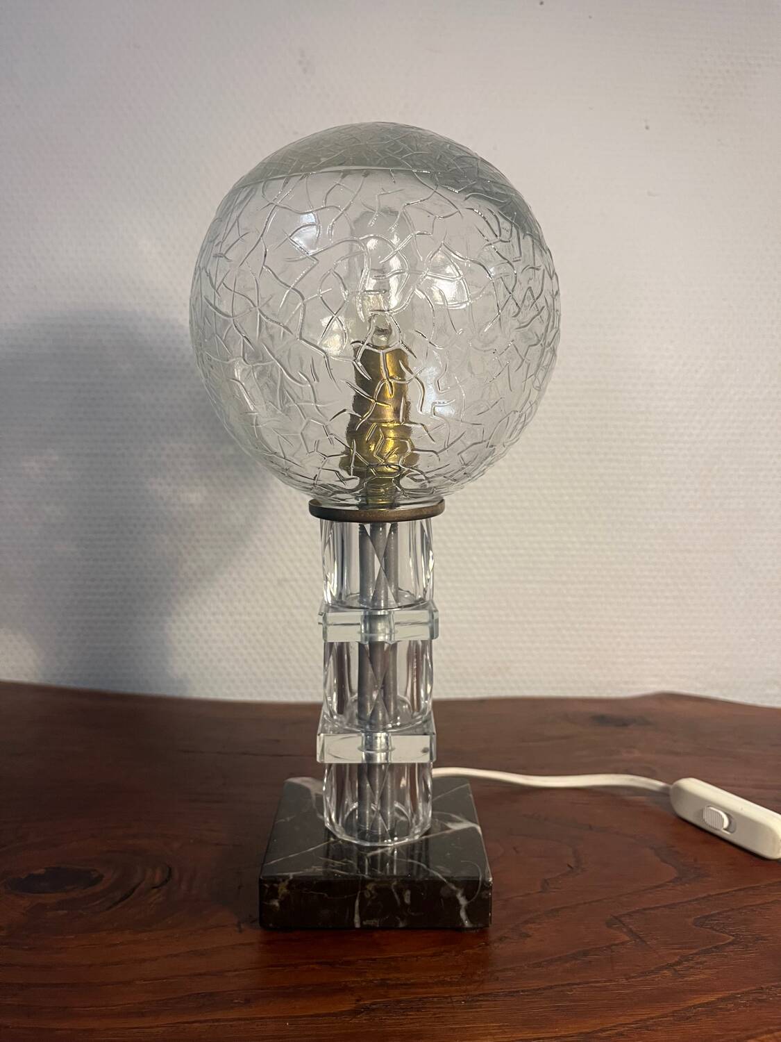 Lampe art déco marbre et verre avec globe strié