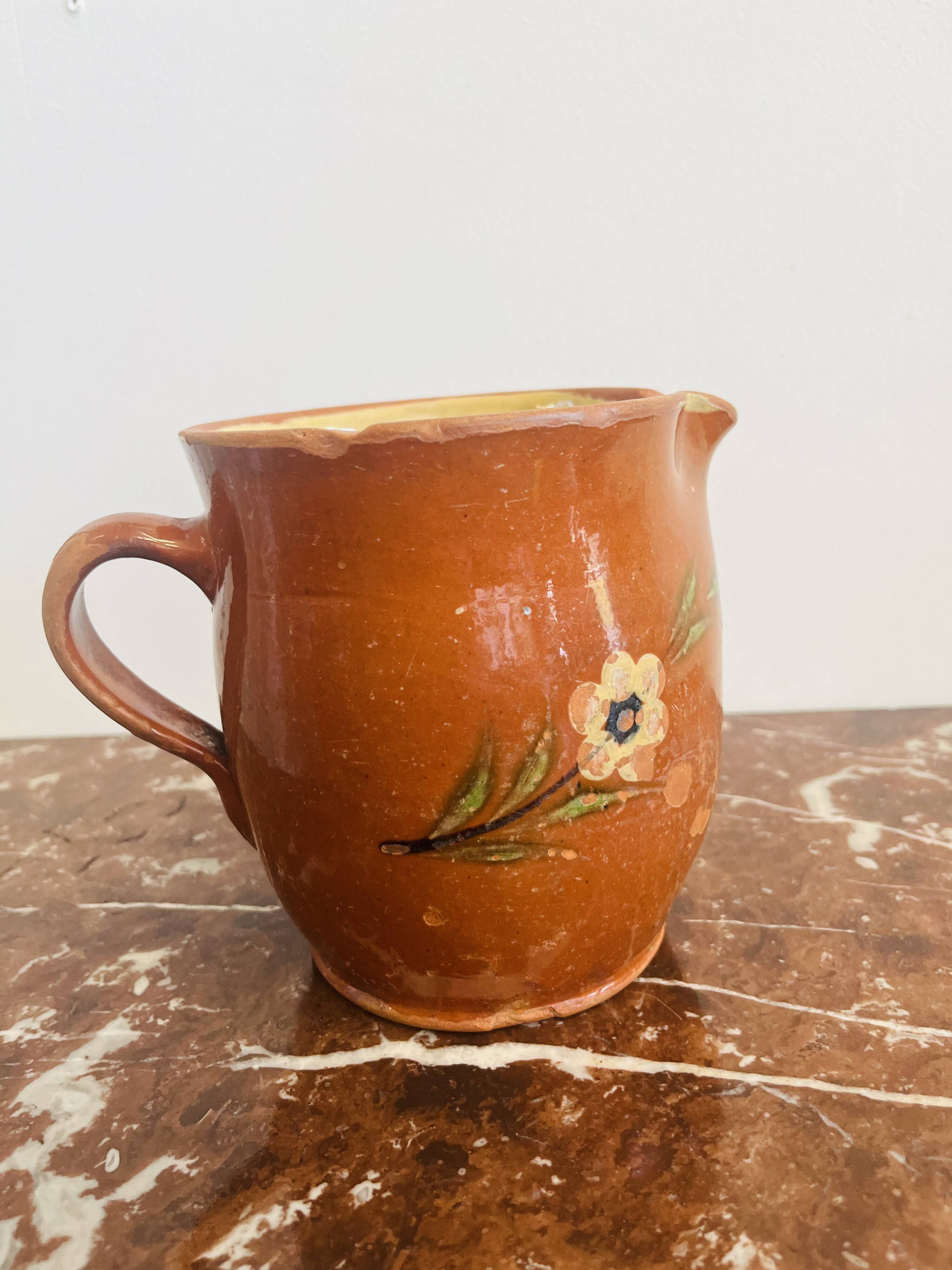 Ancienne poterie pichet savoyard à décor floral