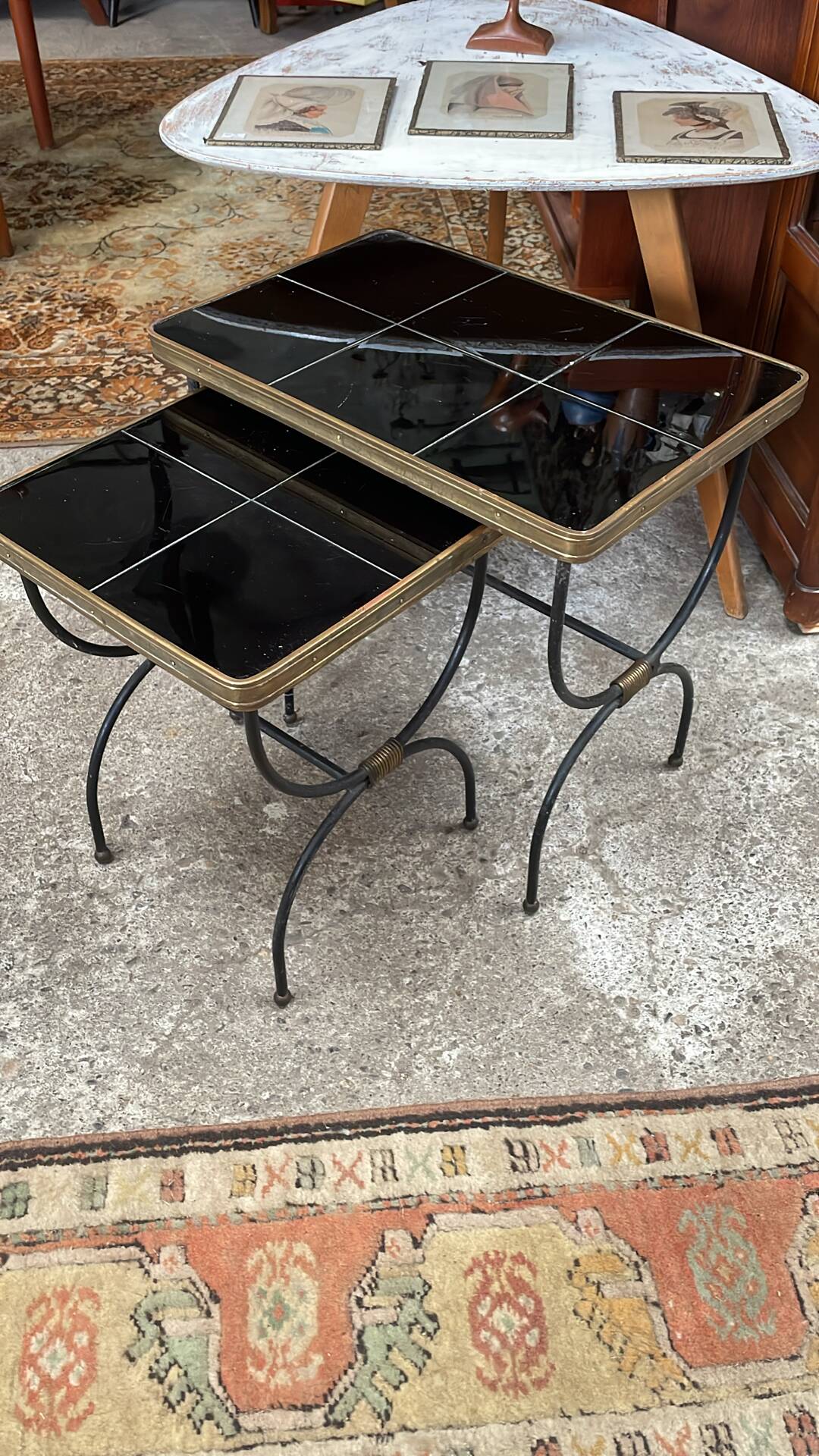 2 tables gigognes par Jacques Adnet