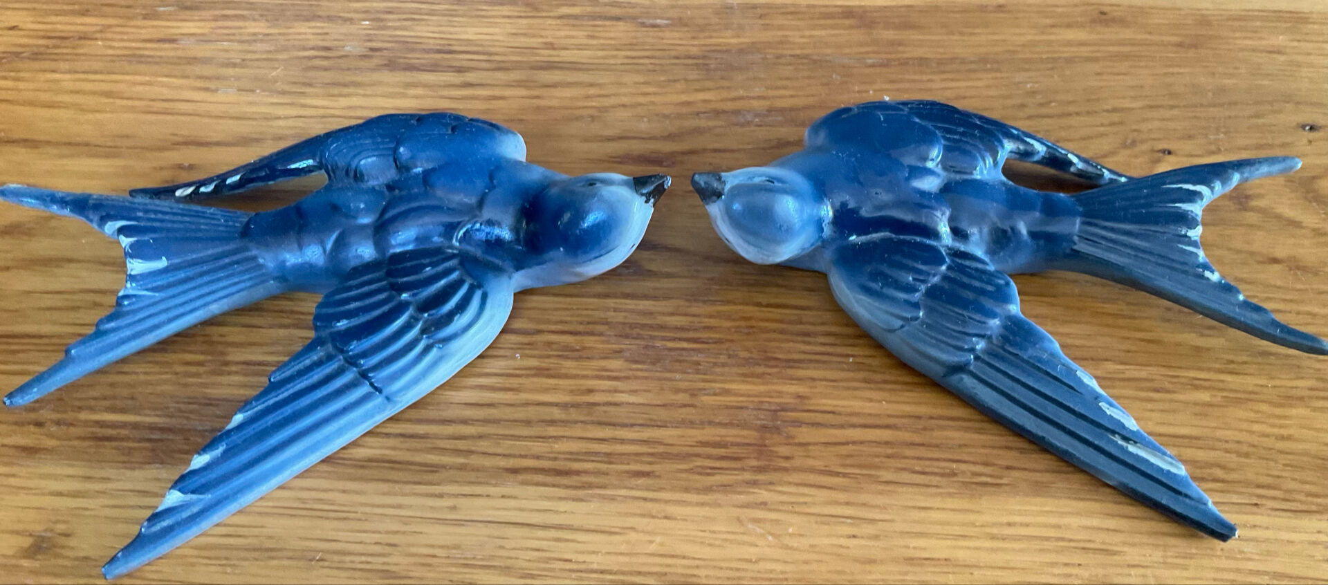 Old pair of porcelain birds for wall decoration.