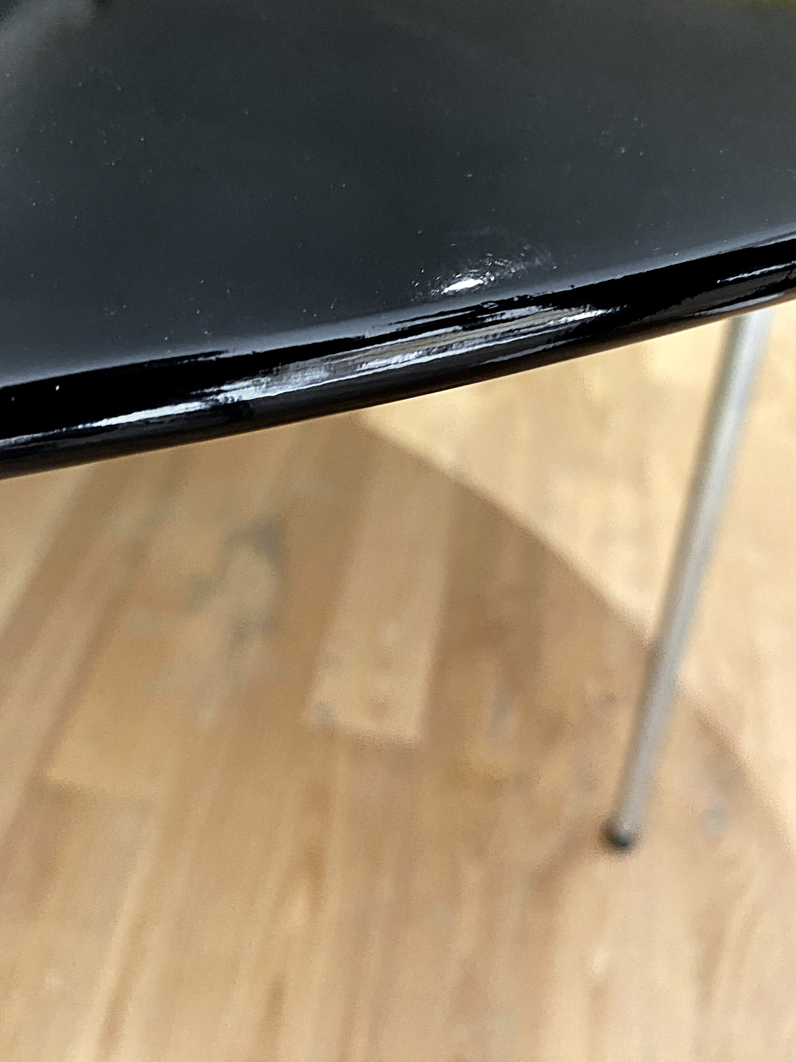 Round table N°3600 Arne Jacobsen - Fritz Hansen.