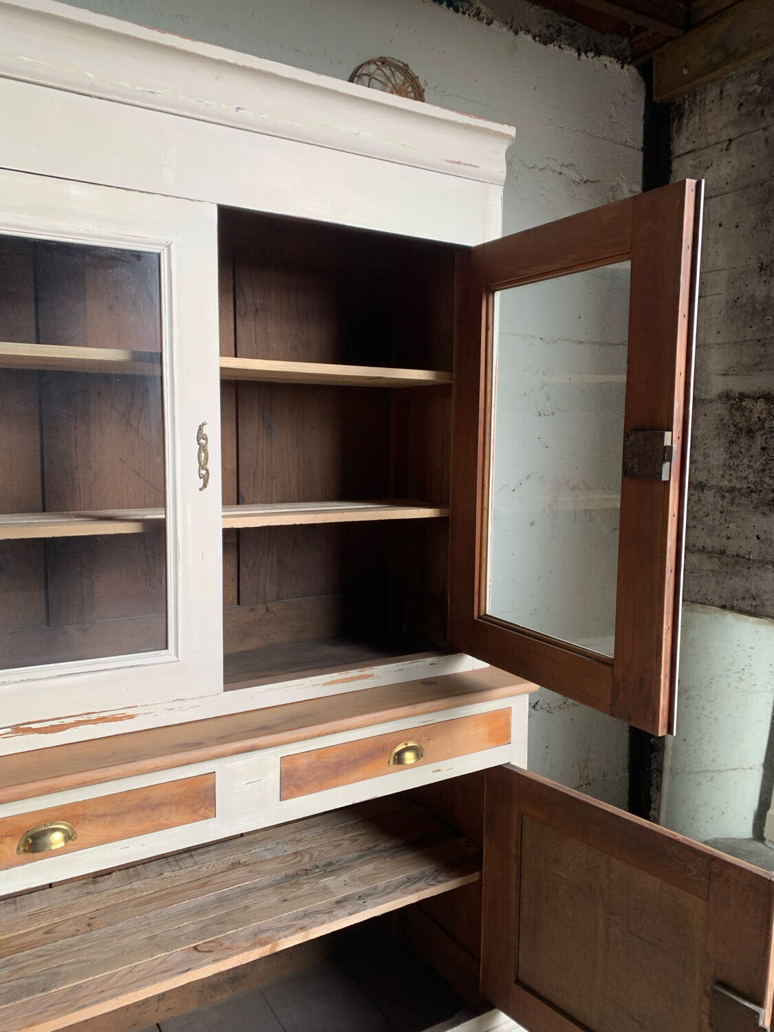 Country-style glass cabinet