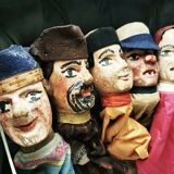Castelet théâtre de guignol fin 19ème avec 5 marionnettes d'époque + copie d'un livret