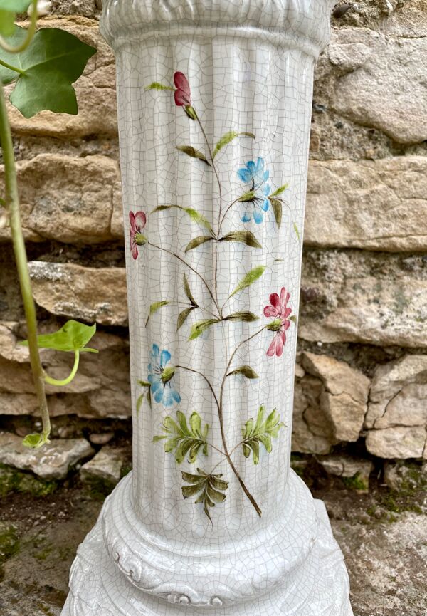 Colonne en faïence craquelée