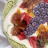 Assiette ancienne en barbotine raisins feuilles de vigne Orchies